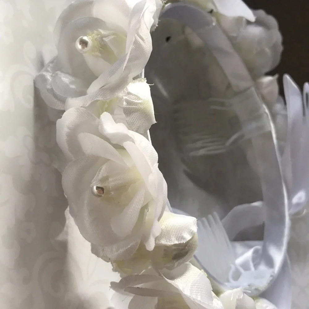 Flower crown, head wreath, white w ribbons